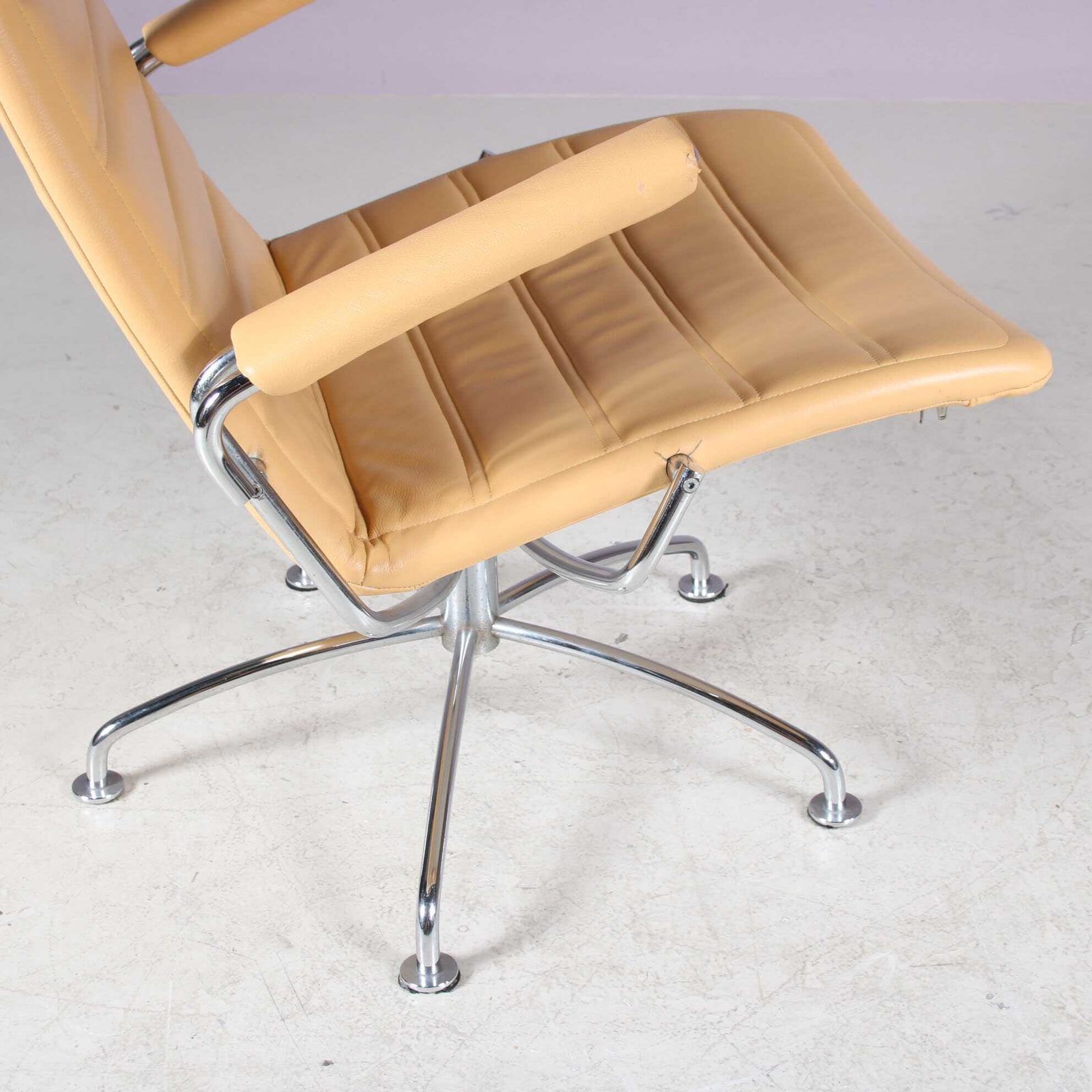 photo furniture 1980s “Sas” Chair By Jens Ammudsen For Fritz Hansen, Denmark