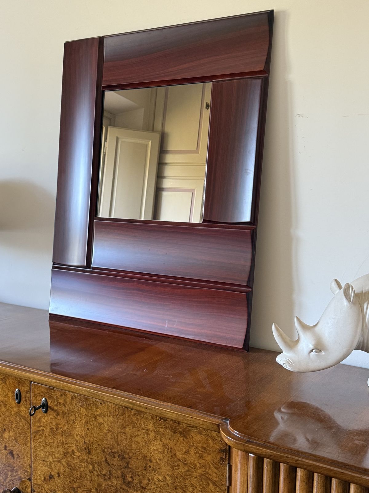 Luciano Frigerio, Hollywood Regency Mod. Tartaro Solid Padouk Wood Mirror, Italy 1970s photo vinterior