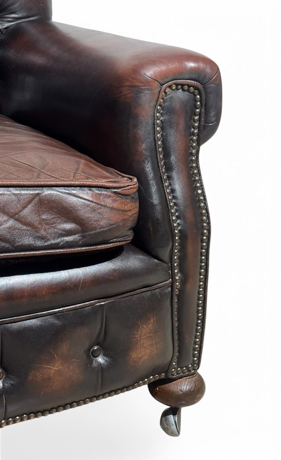 photo vintage Antique Leather Chesterfield Sofa C1920 Country House  Brown Leather And Suade
