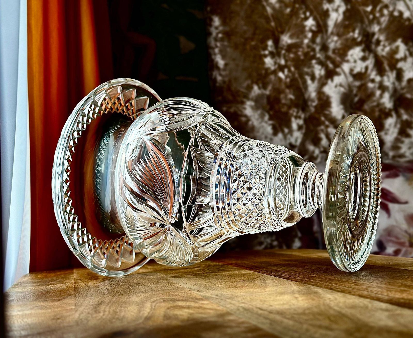 photo furniture 19th Century Anglo Irish Cut Crystal Pedestal Bowl – Grand Georgian Glassware, 27 Cm
