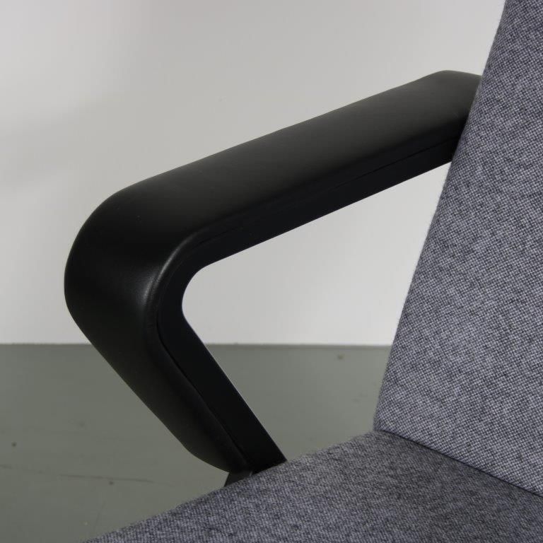 photo furniture “Repose” Chairs By Friso Kramer For Ahrend De Cirkel, Netherlands 1960