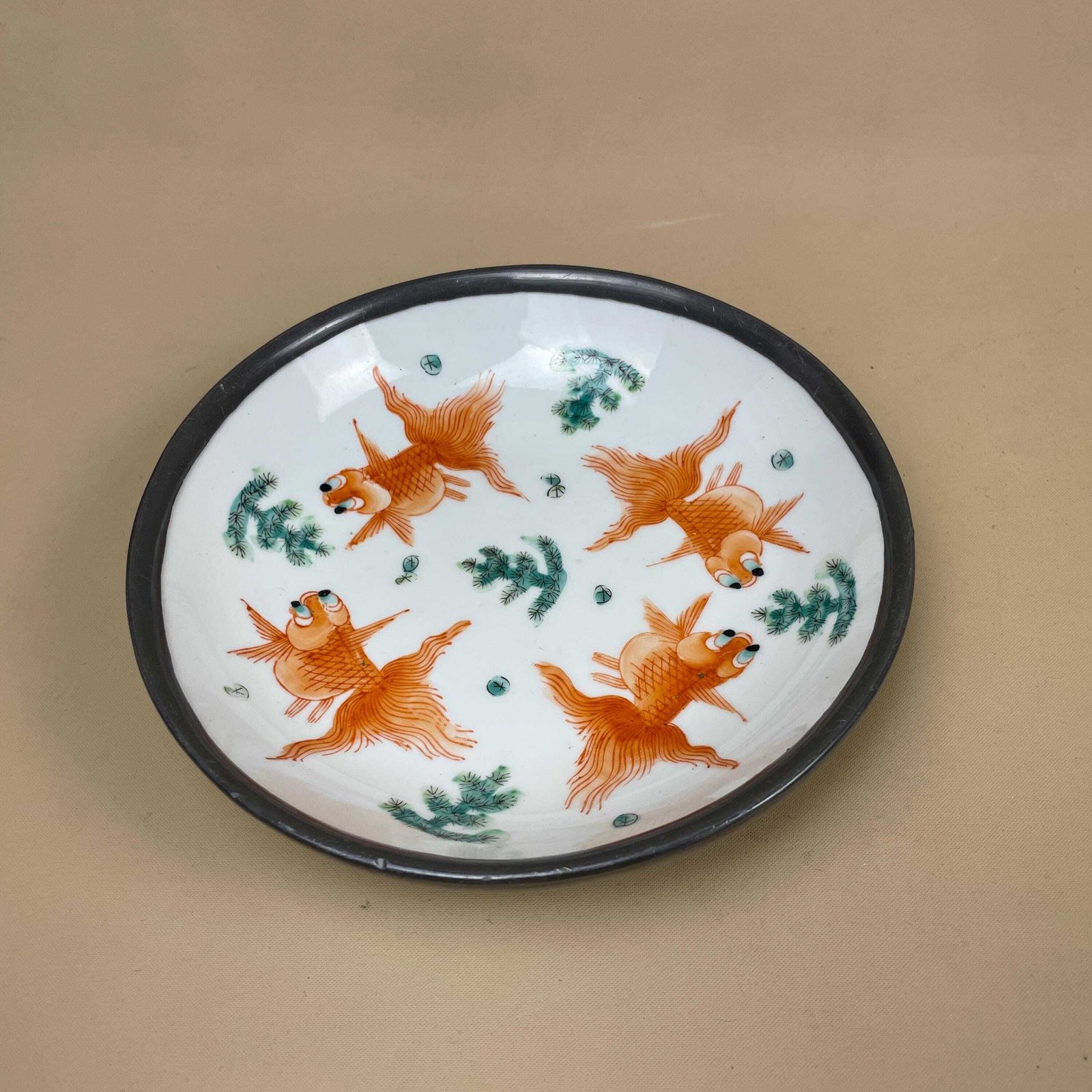Antique Oriental Ceramic Hand Painted Fish Bowl Plate Chinese Decorative Asian Round Porcelain Metal Back White Orange 19.5cm Key Dish Coin photo furniture
