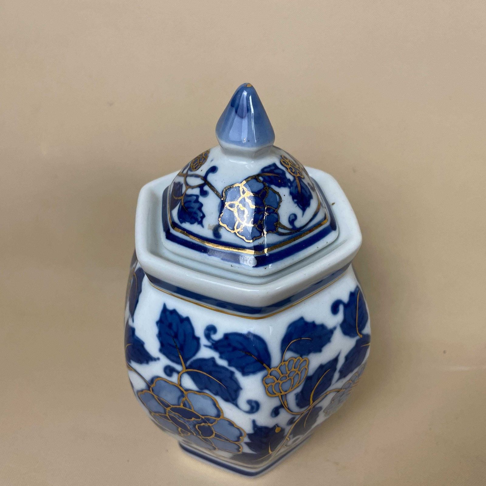 Oriental Chinese Vase Decorative Ceramic Pot Antique Asian Hand Painted Blue White Prunus Pattern Floral Lidded Lid Decorative Small photo Home Decor