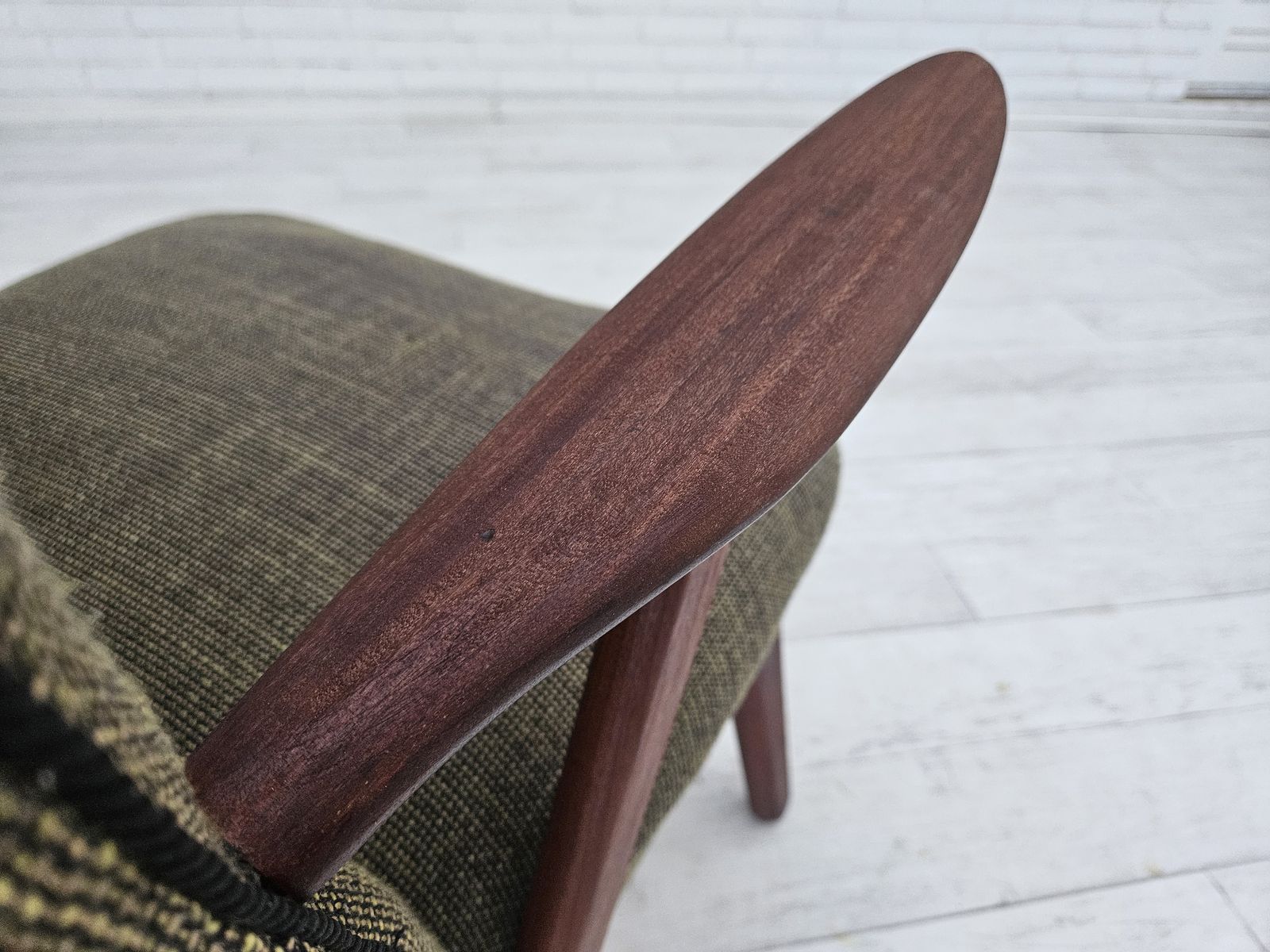 Ca. jaren 1960, Deens design van Erhardsen & Andersen, fauteuil, ongerestaureerde staat, meubelwol, teakhout. photo buy