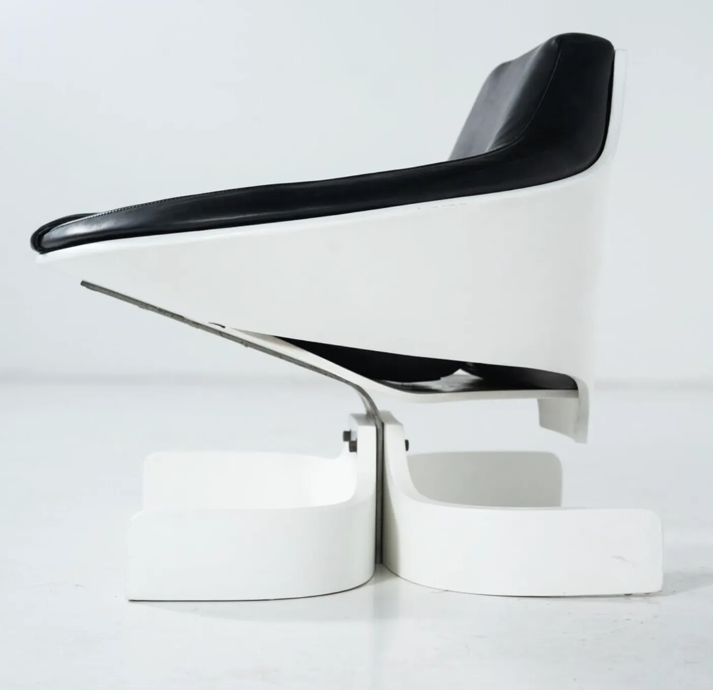 photo buy Pair Of Stella 1001 Armchairs By Joe Colombo For Confort Italy, 1960s