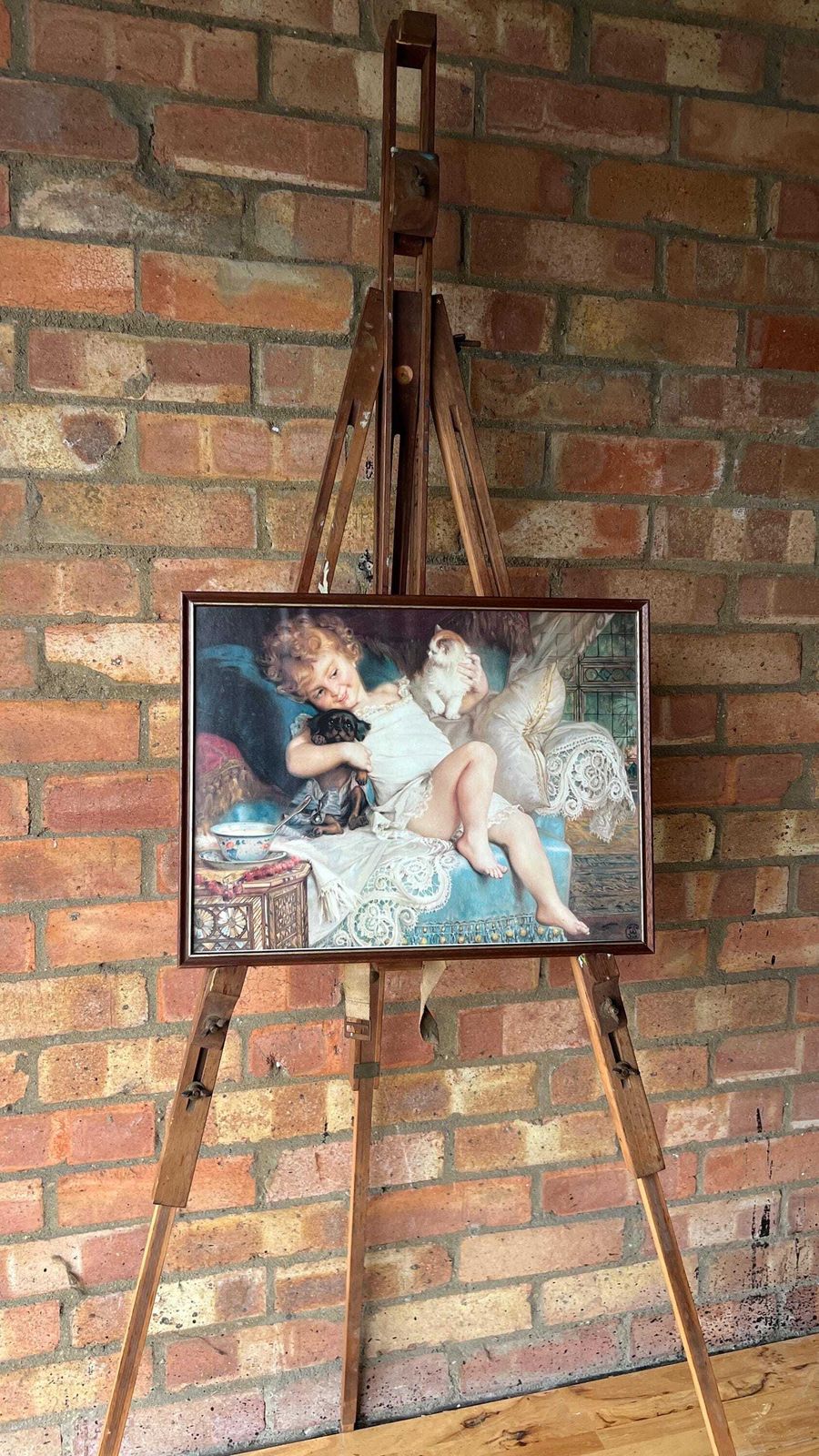photo furniture Mid Century Reproduction Print – Child With Kitten And Puppy