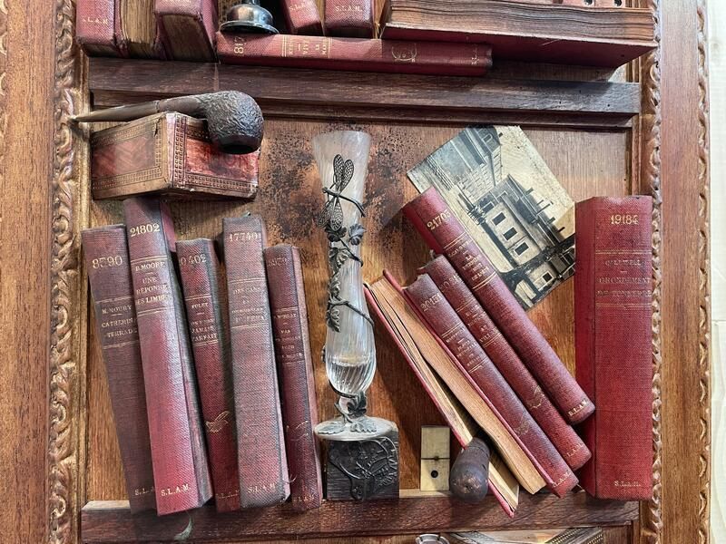 Tableau De Cabinet De Curiosités En Trompe L'œil   Faux Livres photo 1260.0