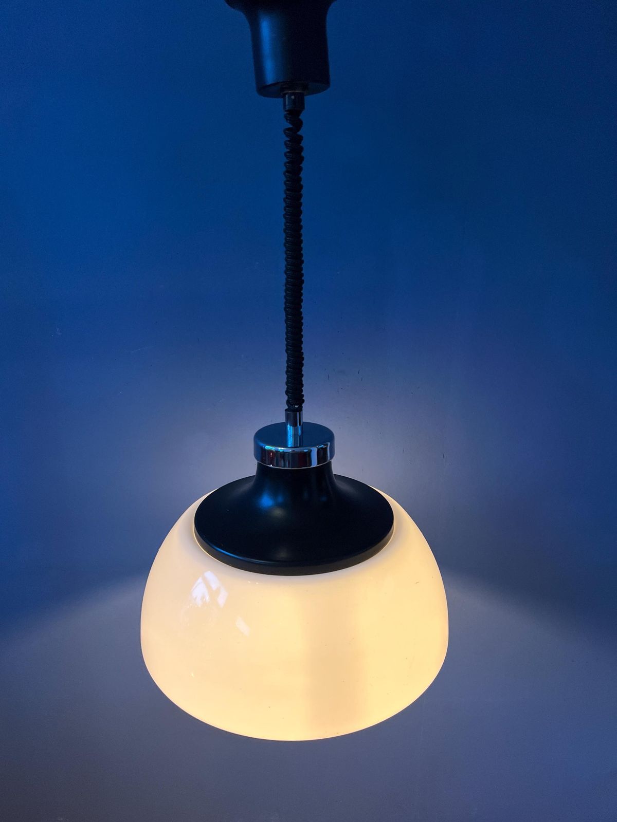 Mid Century Plexiglas Space Age Hanglamp Met Wit Acryl Kap photo furniture