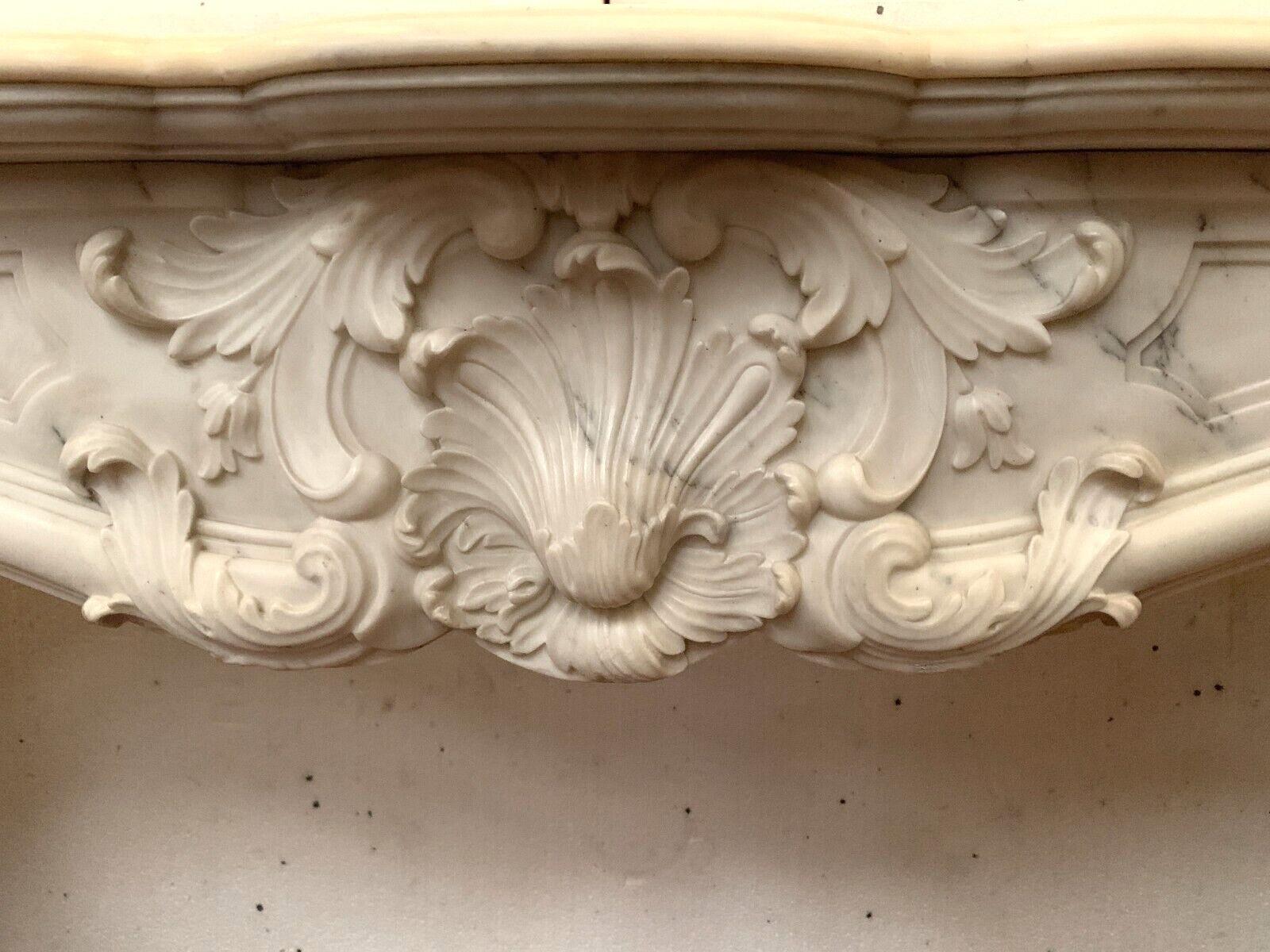 photo vinterior Louis XV Style Fireplace In White Carrara Marble 19th Century