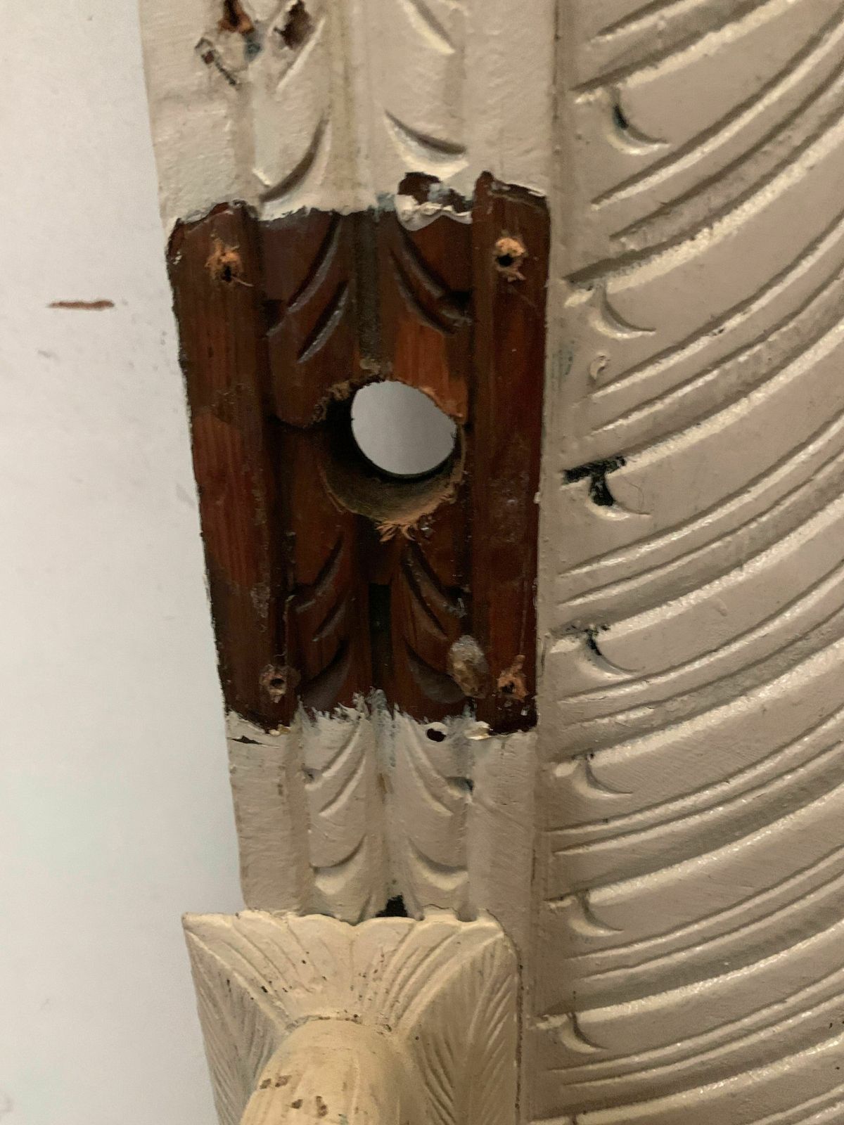 Sculpted Passage Door Decorated With 20th Century Oak Rosettes photo vinterior