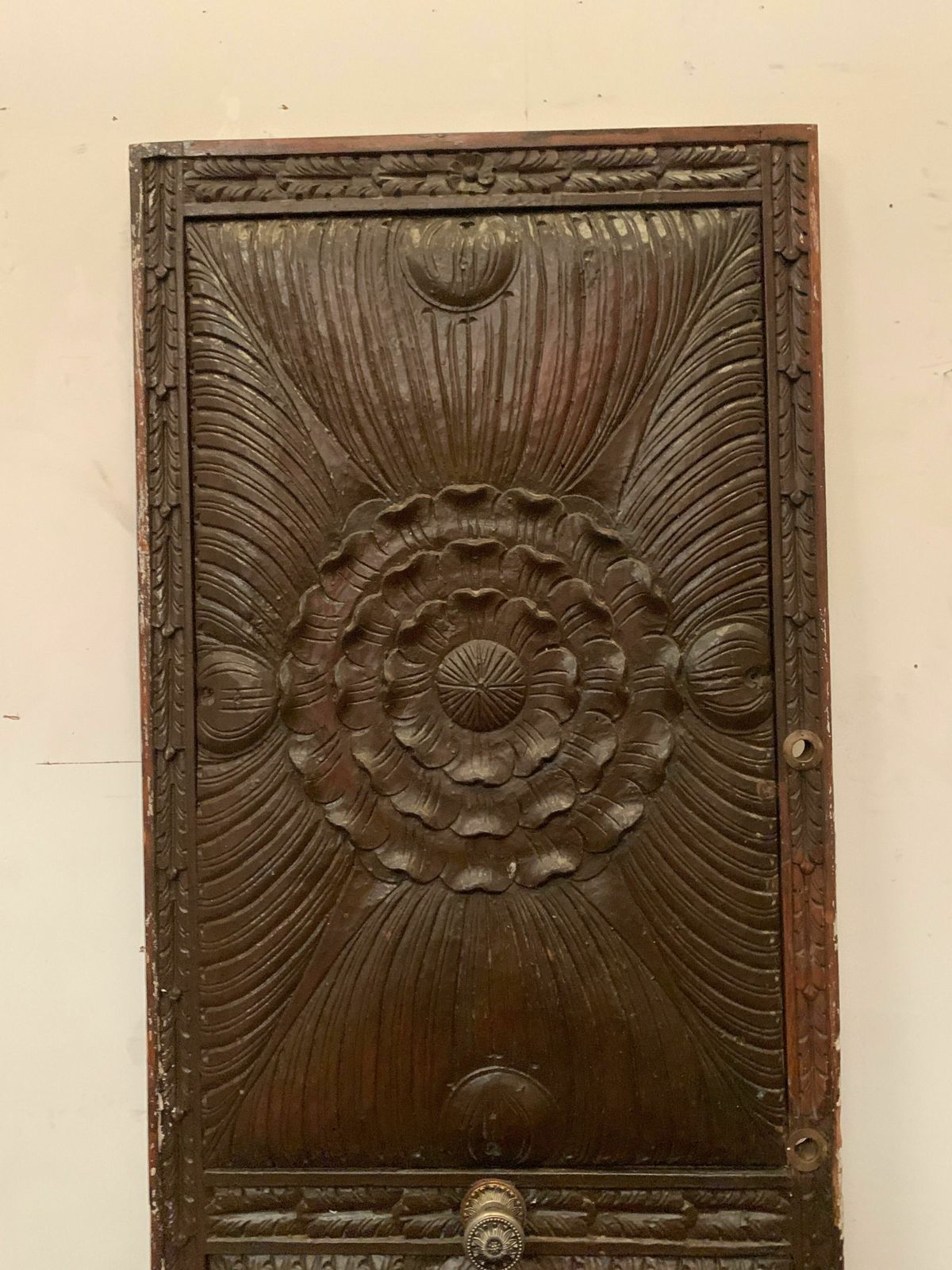 photo furniture Sculpted Passage Door Decorated With 20th Century Oak Rosettes