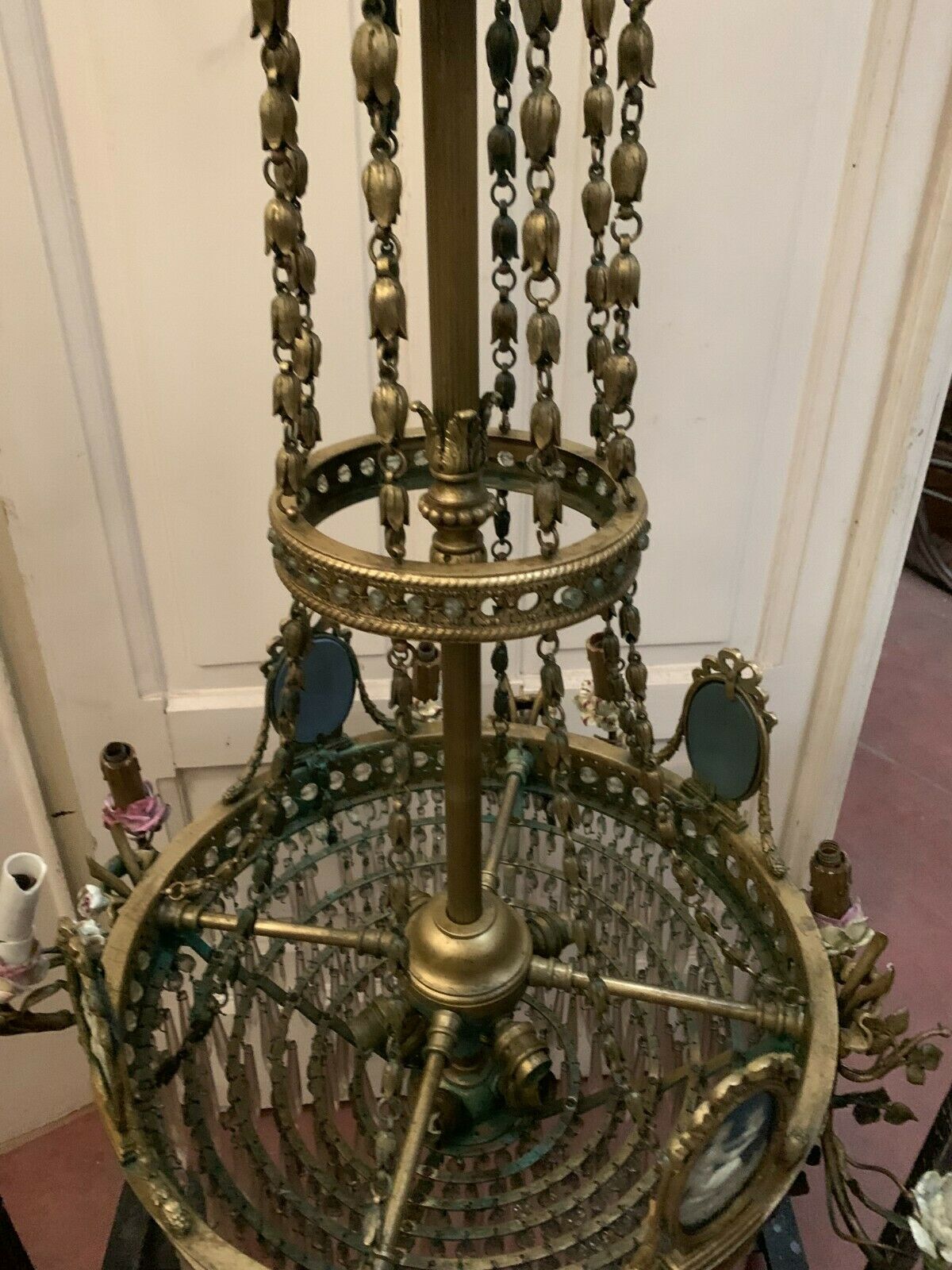 photo furniture Louis XVI Style Chandelier In Bronze And Crystal Pendants XIX Century