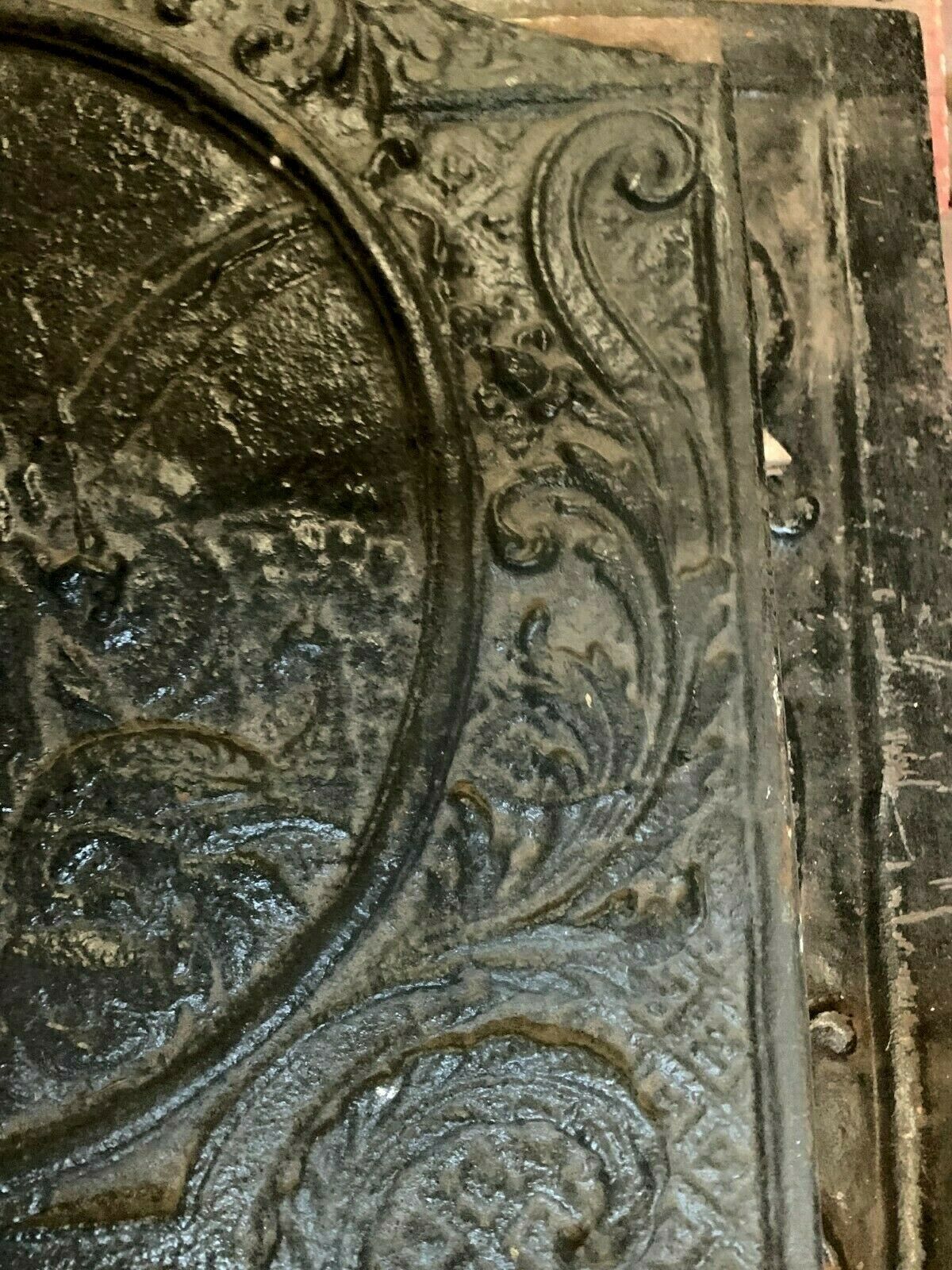 20th Century Cast Iron Fireplace Base Plate photo vinterior