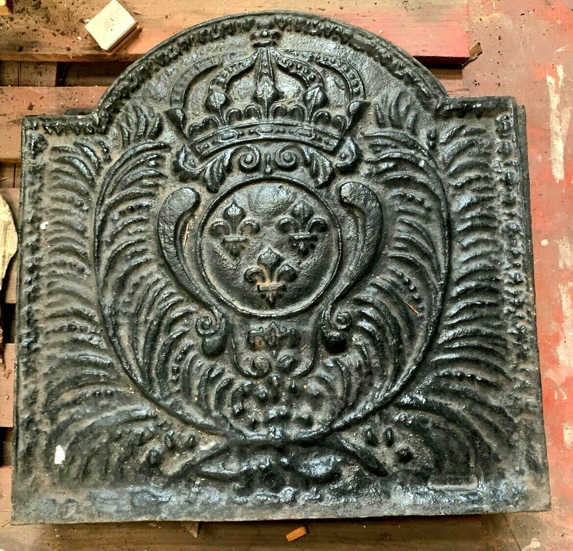 Fireback In Cast Iron 19th Century Crowned Lilies photo furniture