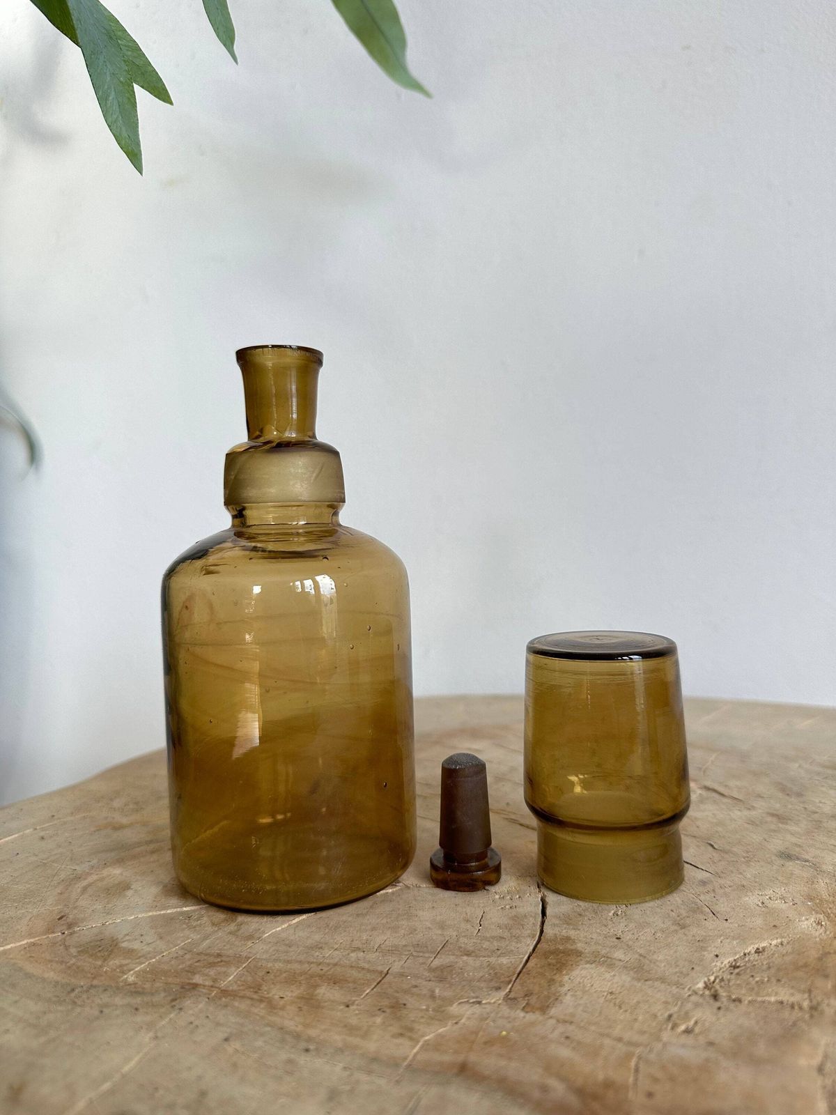 Pharmacy Medicine Set Medical Bottle Apothecary Glass Small Bottles Medicine Natural Doctor Hospital Memorabilia Vase, Floral Display photo furniture