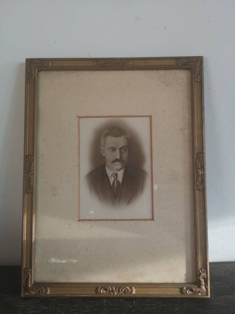 photo furniture Decorative Antique Frames Set Of 2 Chipped Gold Rocco Gilt Nostalgic Decor Rustic Picture Old Photo Wooden Vintage Display Gallery Wall