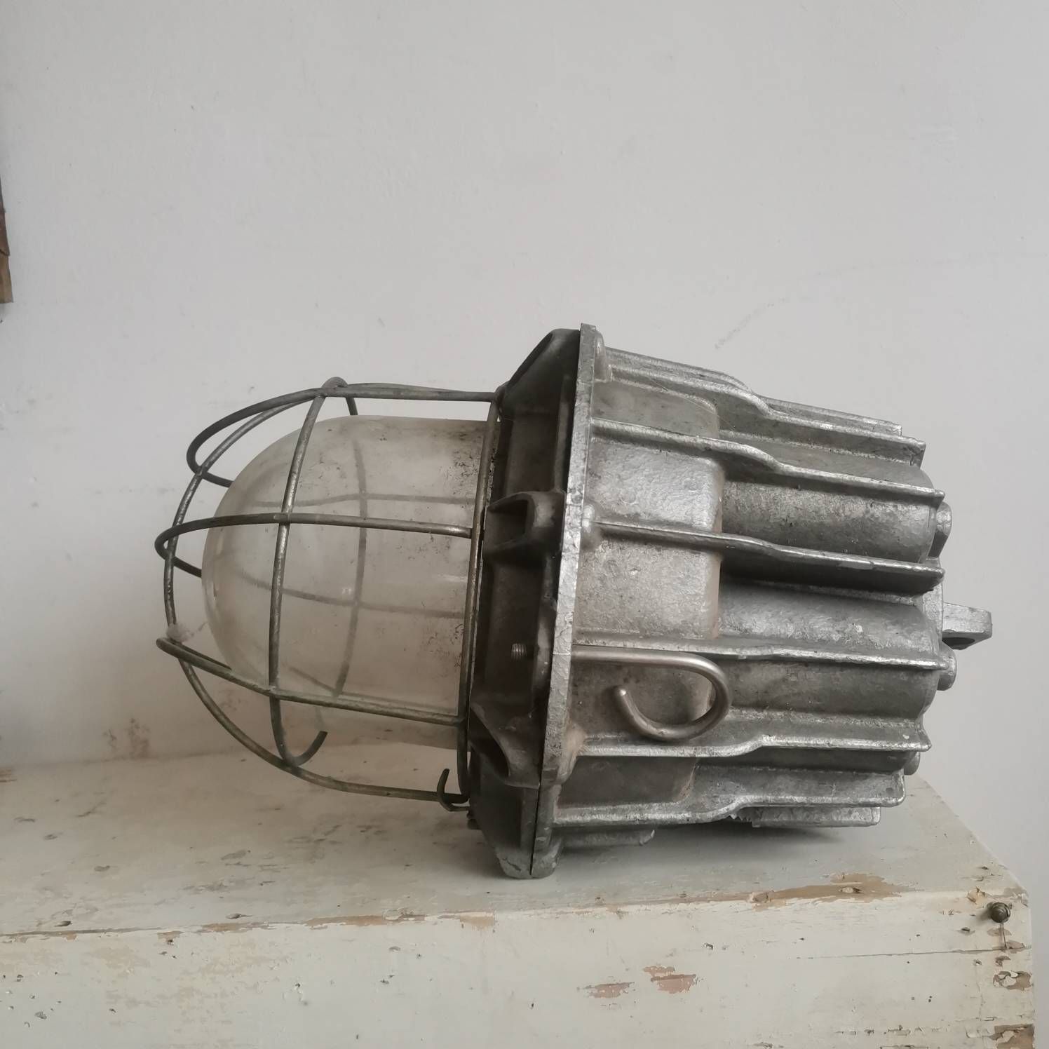 photo vinterior Large Vintage Bulkhead, Loft, Factory, Industrial Light Fixture. Heavy Cast Shatter Proof Kitchen Lighting Statement Piece Chrome Steel