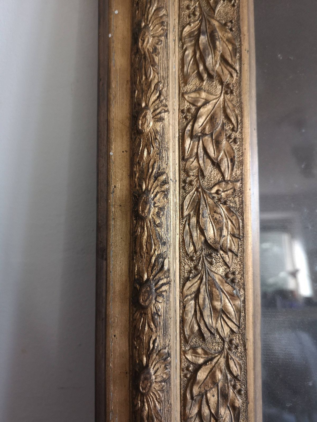 Decorative Antique Frames, Chipped Gold Gilt, Wedding Decor, Rustic, Picture, Photo. Hand Carved Wooden Vintage Display Shabby photo furniture