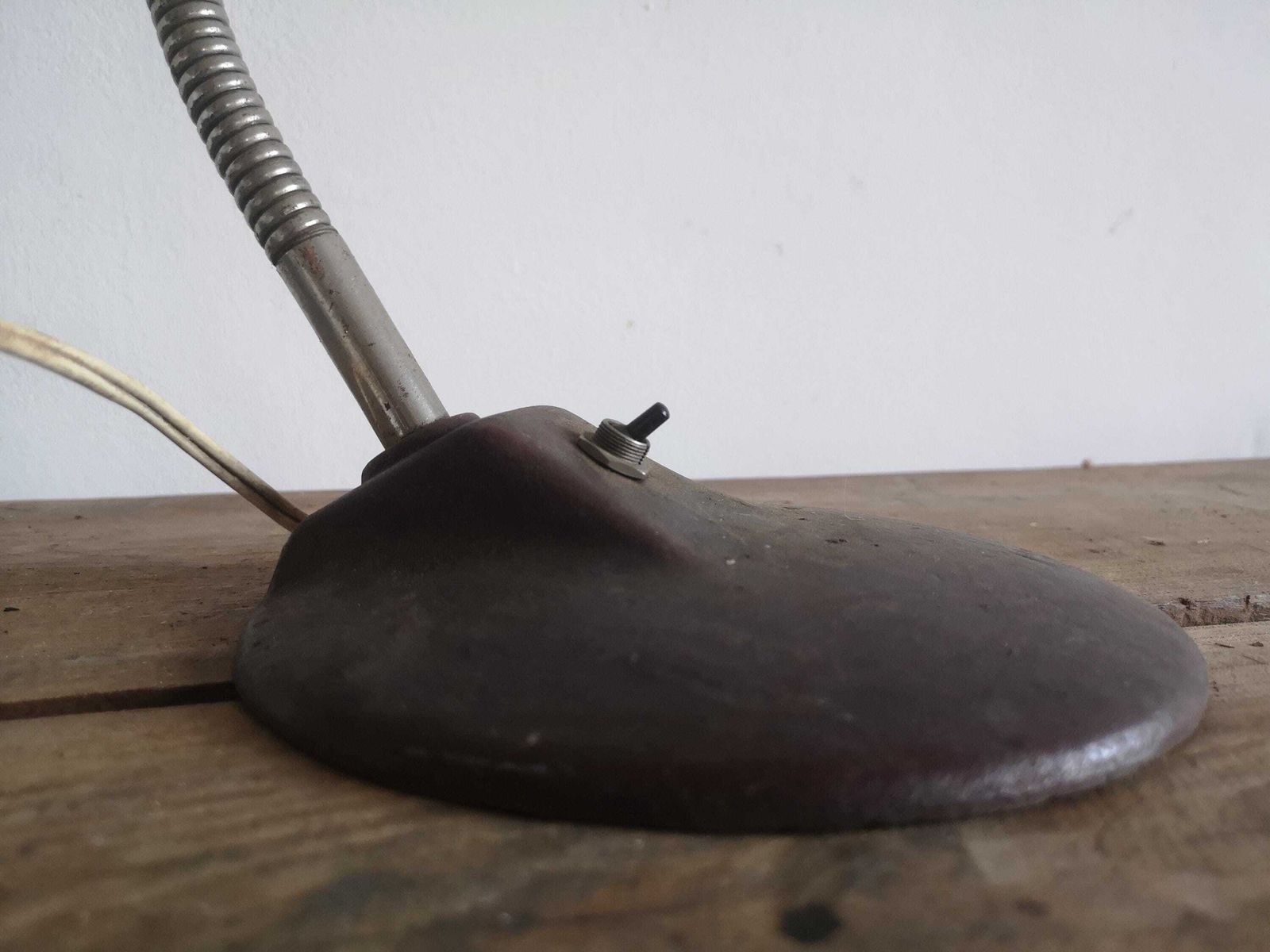 Ufo Satellite Mid Century Table Desk Lamp, Photo Studio Lighting, C1970, Quality Vintage Retro Raw Metal Lamp With Heavy Base photo vinterior