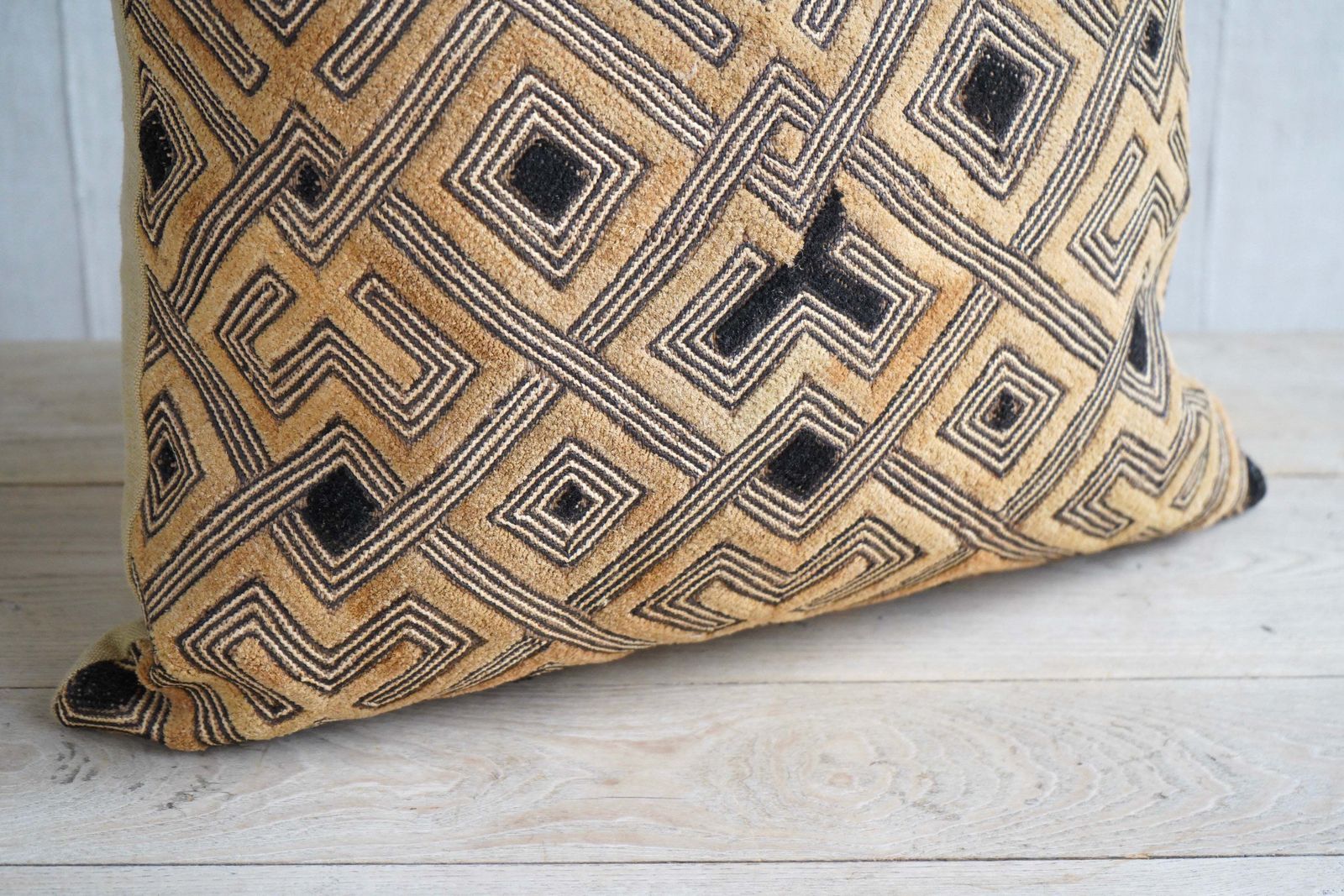 Handmade Kuba Cushion photo vinterior
