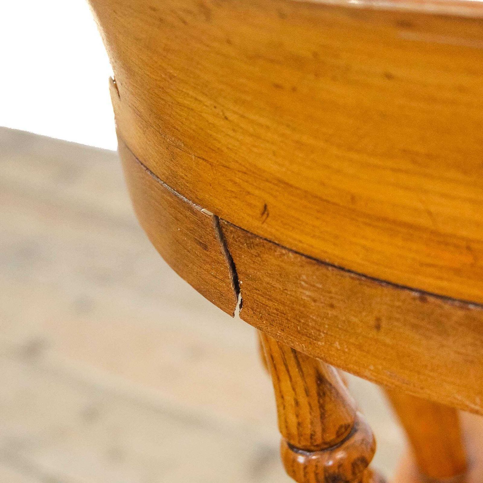 photo furniture Antique Early 20th Century Captain's Chair