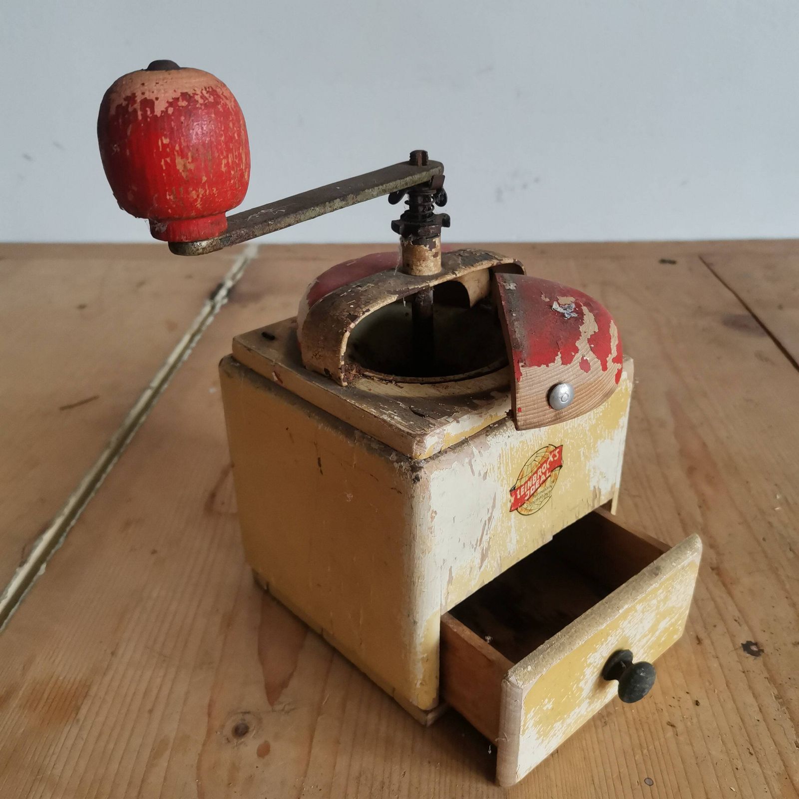 Shabby Coffee Mill Vintage Grinder Metal Manual Grinding Pepper Spices Kitchen Decor Kave Lovers Gift Traditional Design Hand Made Espresso photo vinterior