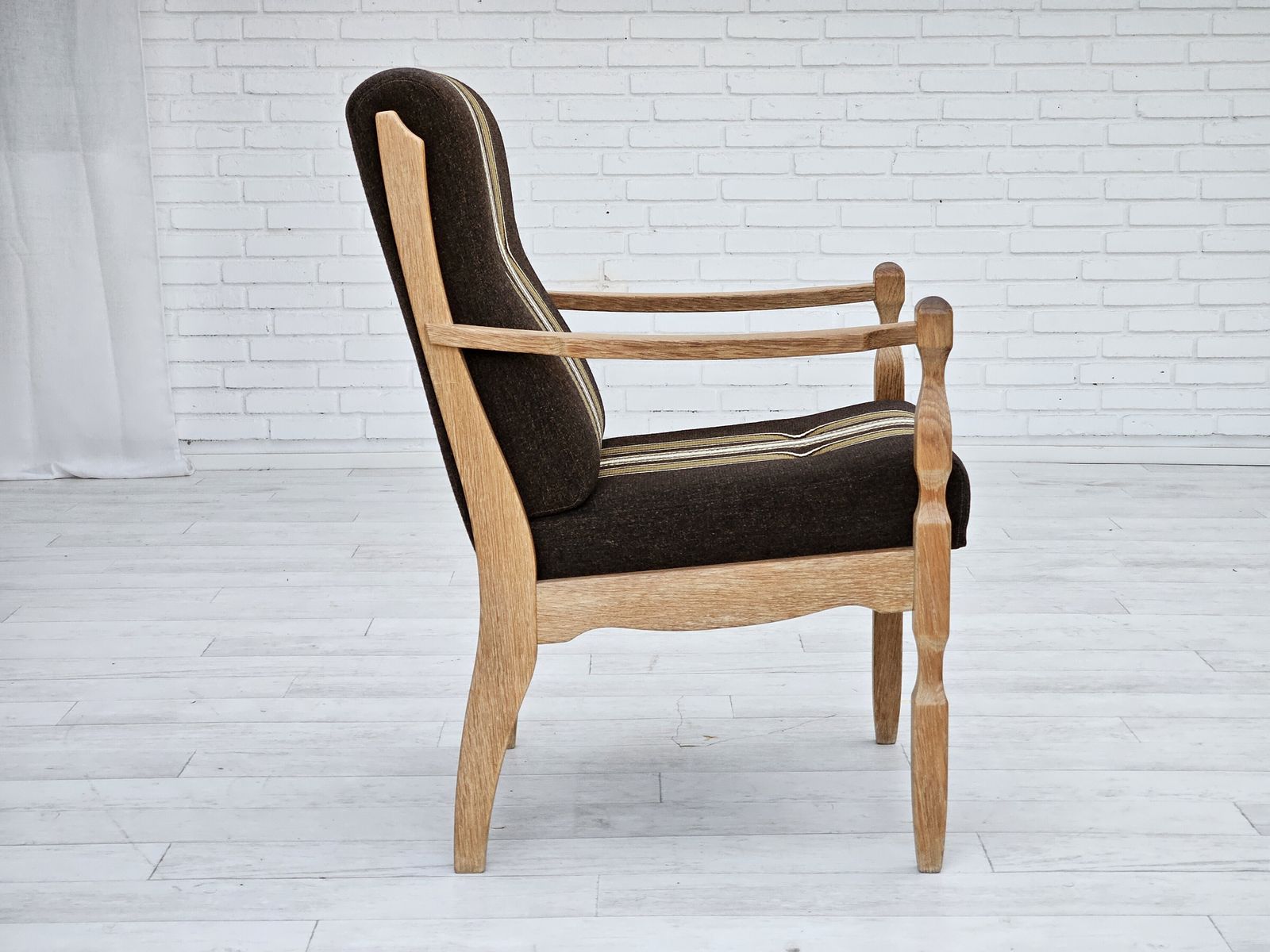 1970s, Danish Armchair, Furniture Wool, Solid Oak Wood, Original Very Good Condition. photo vinterior