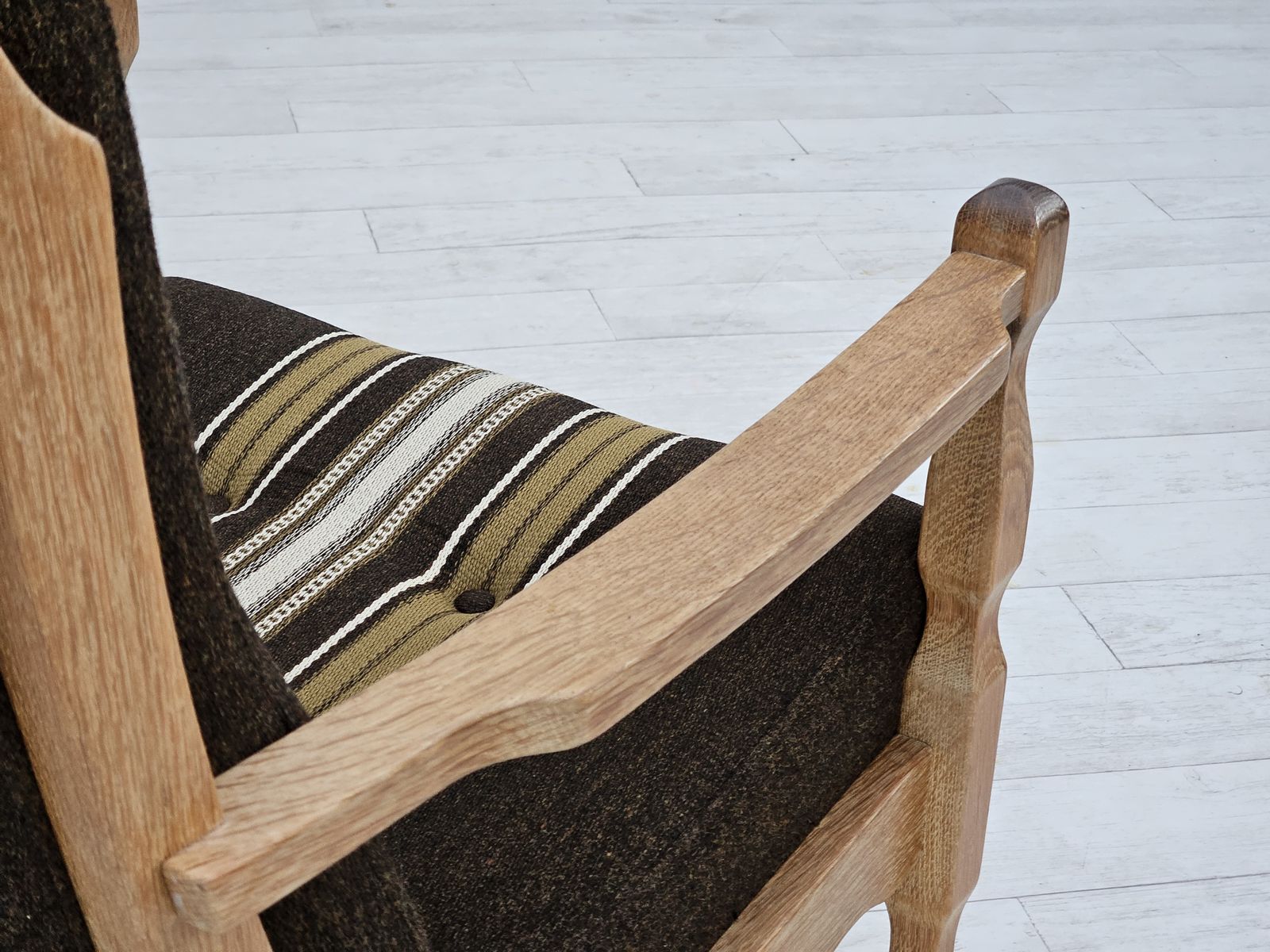 photo vintage 1970s, Danish Armchair, Furniture Wool, Solid Oak Wood, Original Very Good Condition.