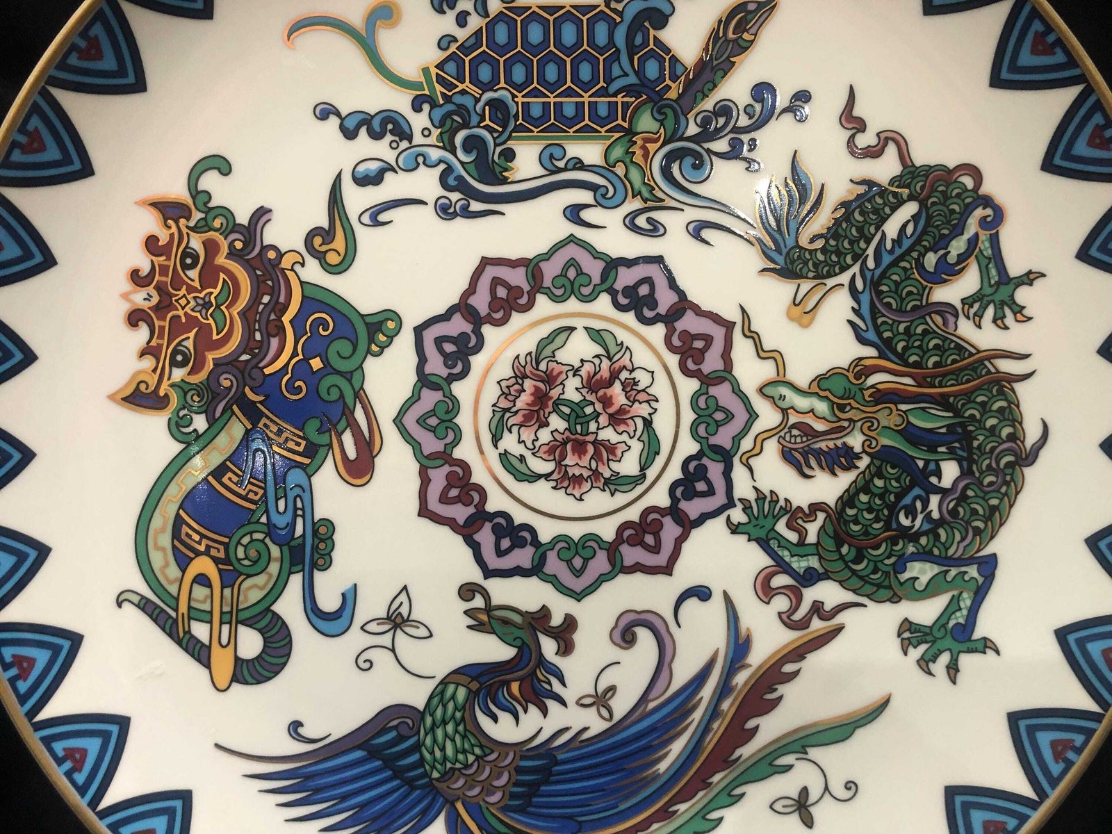 The Charger Of The Imperial Legends Fine Porcelain Dragon & Lion Decorative Plate photo furniture