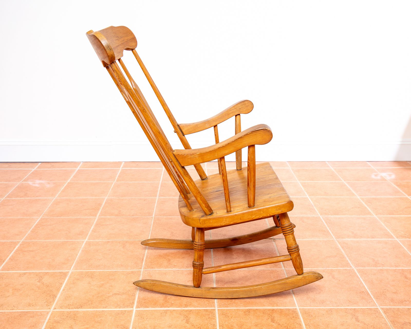 photo vinterior Blonde Windsor Rocking Chair Arrowback American Farmhouse Bent Bros Mcm Hitchcock Chair Mid Century Country Vintage Beech Pine Solid Wood