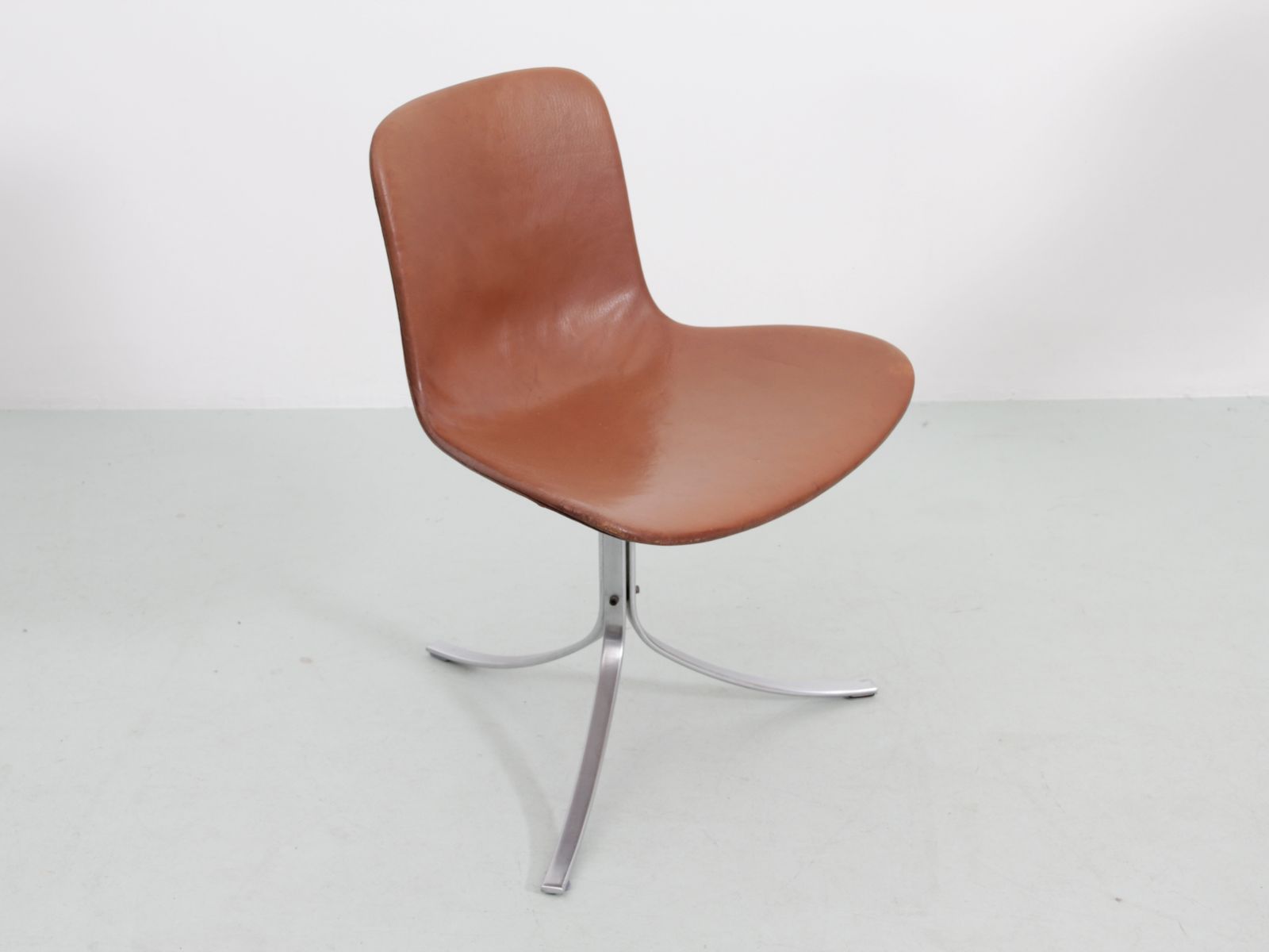 photo furniture Mid Century Modern Scandinavian Set Of 4 Chairs Pk 9 By Poul Kjaerholm For Kold Christensen