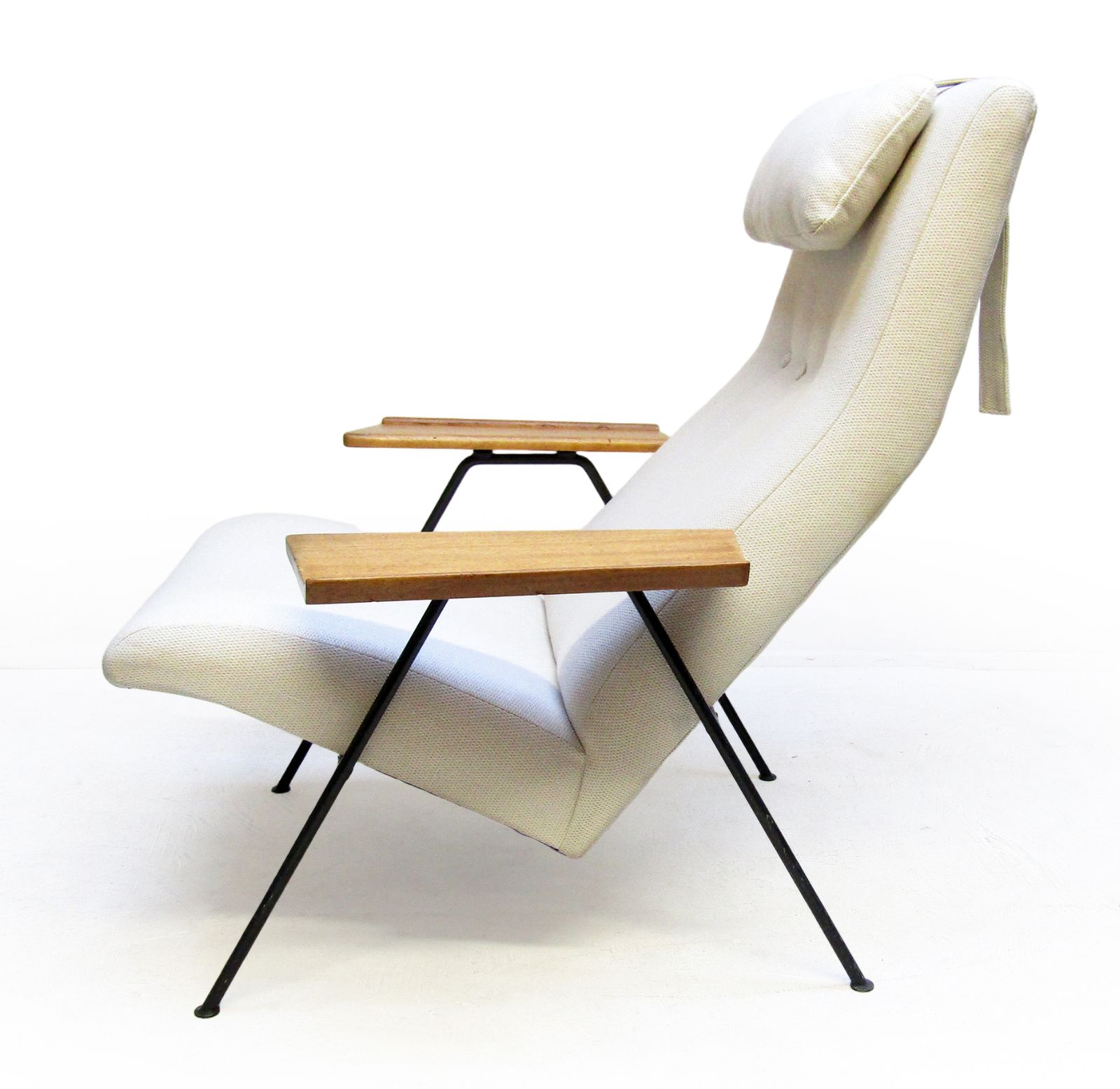 Furniture 1950s Reclining Lounge Chair By Robin Day For Hille photo