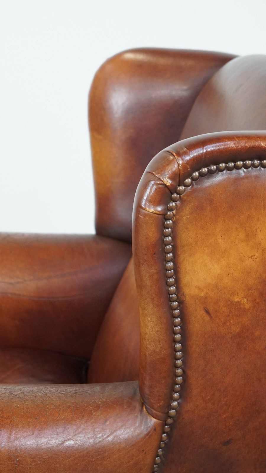 photo buy Comfortabele Vintage Engelse Stijl Schapenvacht Fauteuil Met Een Mooie Warme Kleurstelling