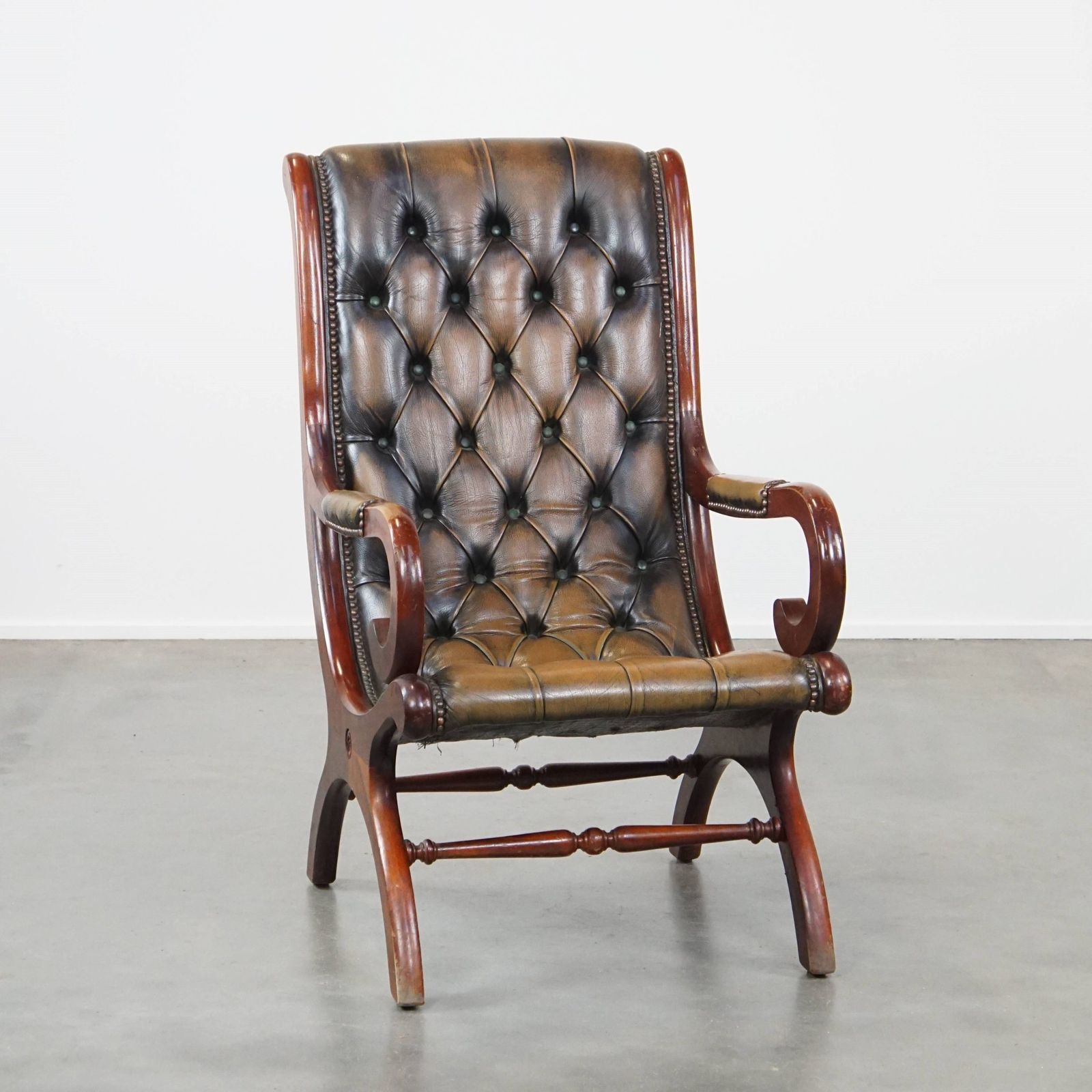 Graceful And Characterful Green Vintage Cowhide English Chesterfield Armchair Combined With Wood