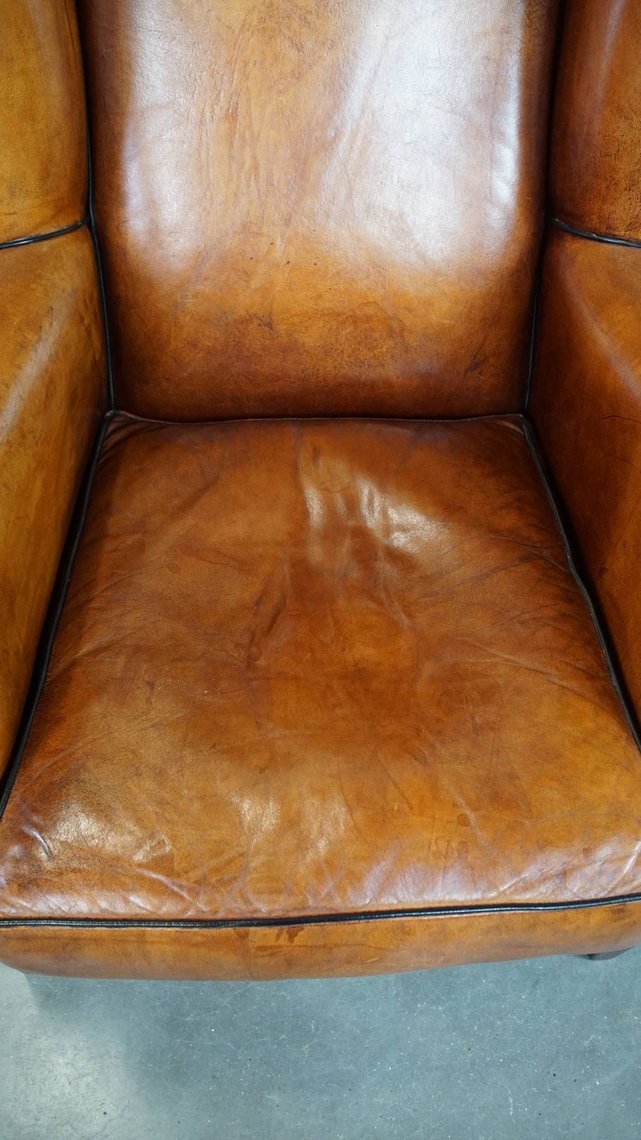 Stijlvolle, Ruime Schapenvacht Fauteuil In Een Warme Kleur Met Uitstekend Zitcomfort photo vinterior