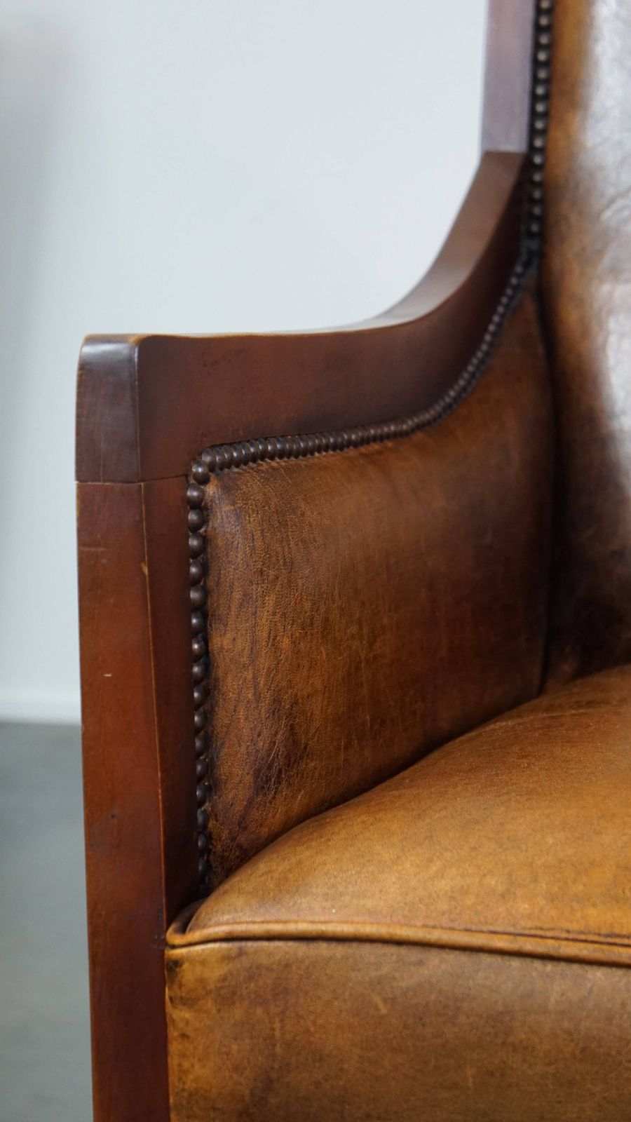 Fauteuil In Art Deco Stijl Van Schapenvacht En Hout In Een Warme Cognackleur photo buy