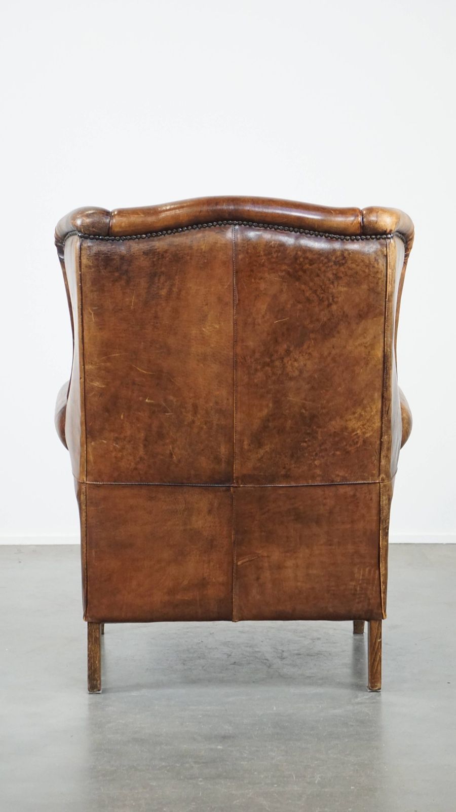 Grote, Karaktervolle En Comfortabele Vintage Engelse Stijl Schapenvacht Wingchair Met Mooie Patina photo Meubels
