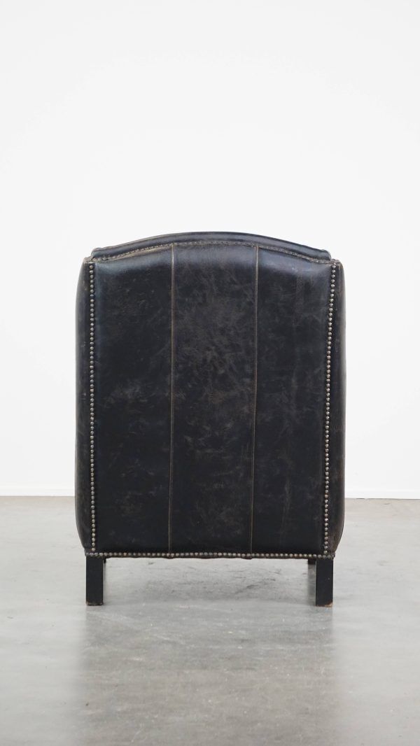 Karaktervolle, Stevige Fauteuil In Zwart Koeienhuid Met Hoge Rug En Decoratieve Siernagels, Industriële Stijl photo Meubels