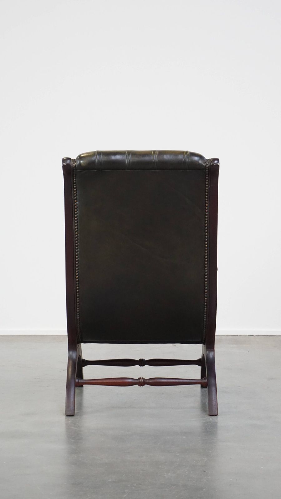 Nice Green Cow Leather Chesterfield Armchair With An Elegant Design And Combined With Wood photo Furniture