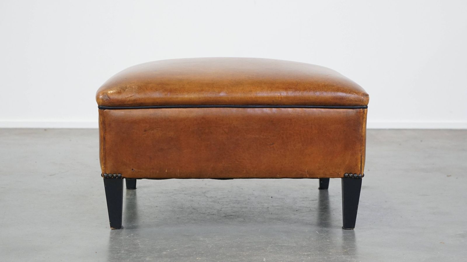 Grote Vierkante Schapenvacht Poef photo furniture