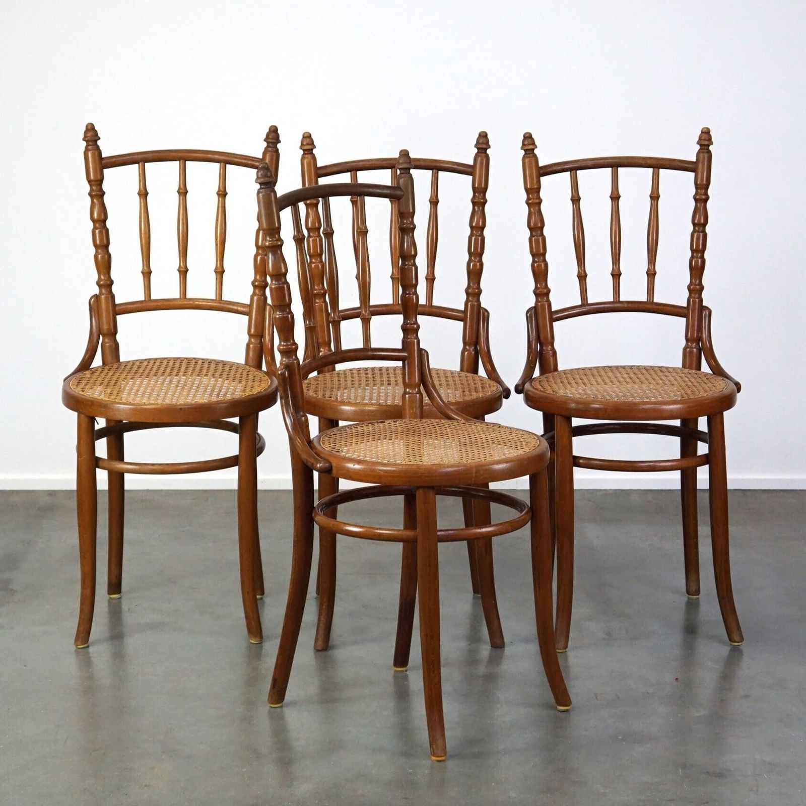 Set Van 4 Vintage Bistrostoelen In Thonet Stijl