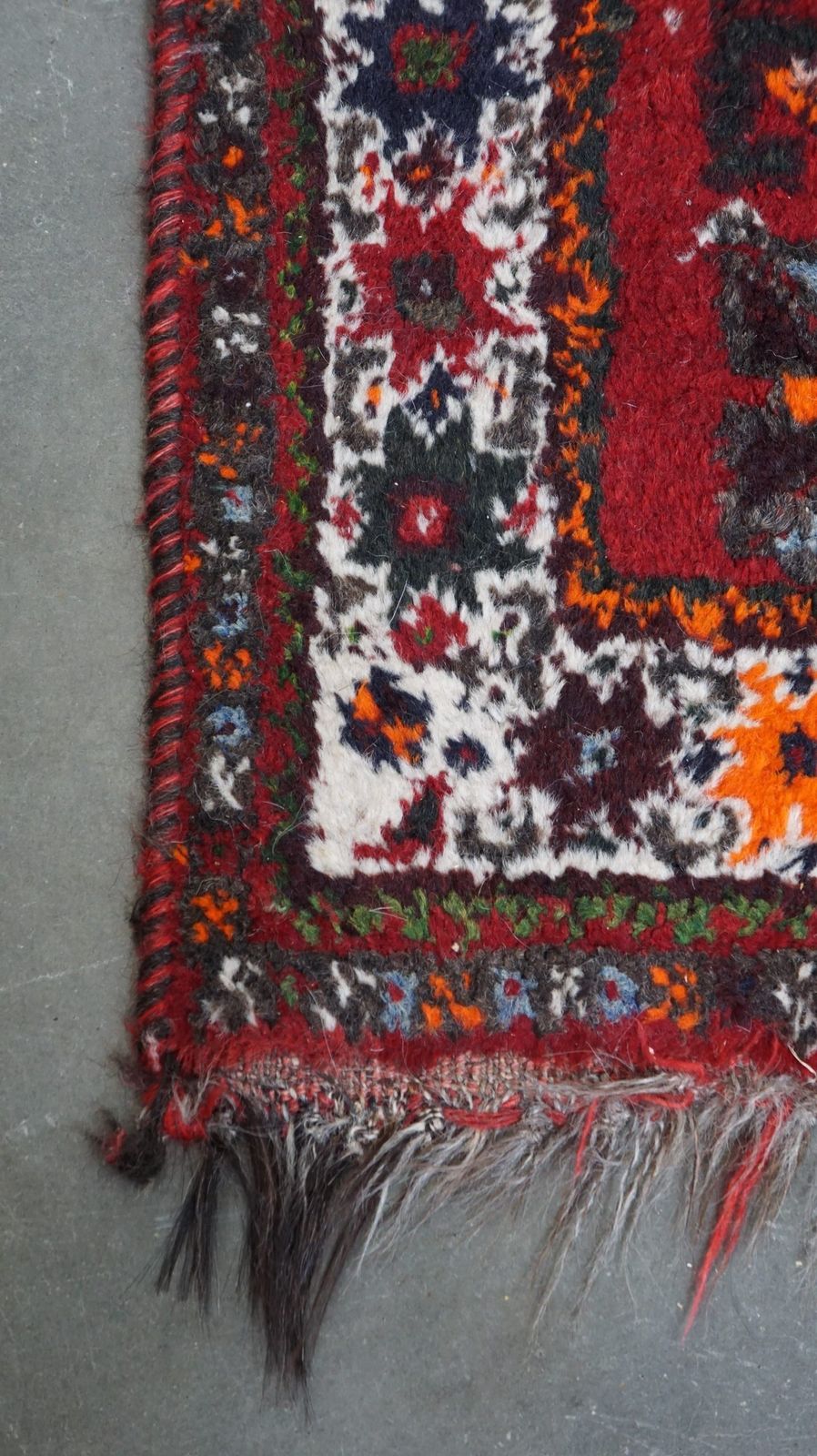 Beautiful Authentic And Colorful Oriental Rug With 2 Diamond Patterns 130x90cm photo Textiles