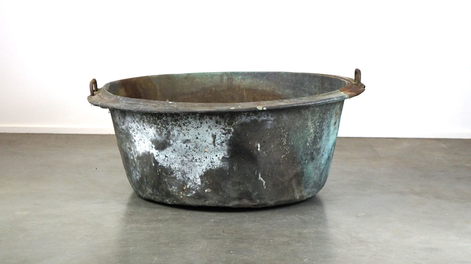 Unique Large Antique Copper Kettle/Trough With A Great Patina. Ideal For Firewood, Among Other Things photo Garden Decor