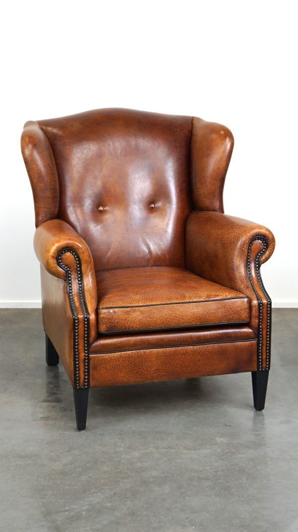 Fraaie Fauteuil Van Hoogwaardige Schapenvacht Met Siernagels En Zwart Biesje photo for sale