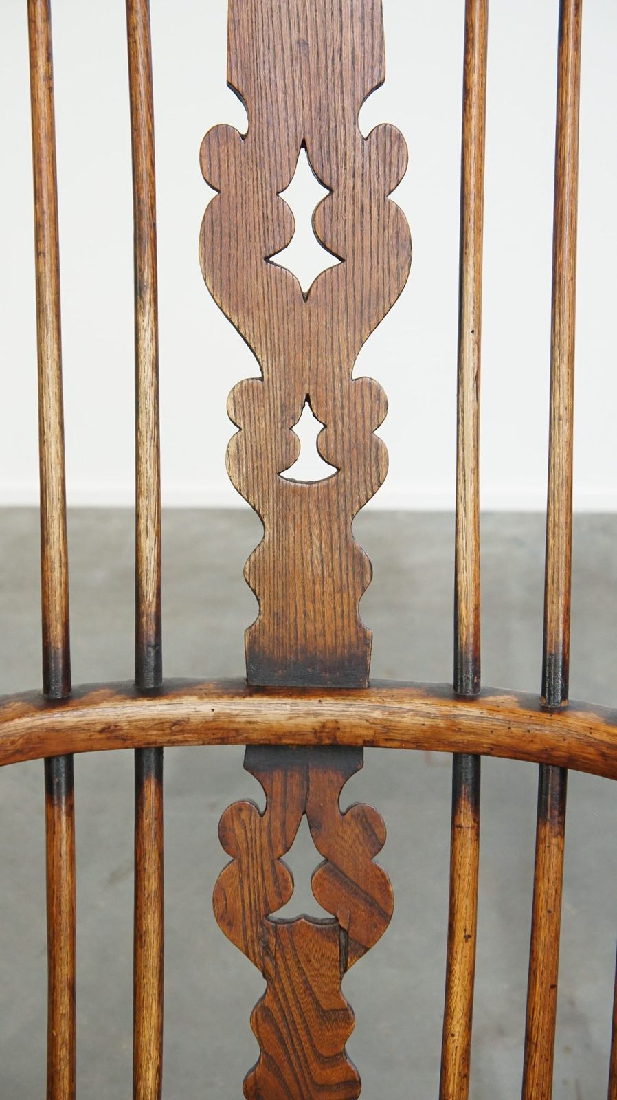photo furniture Antique, Very Nice English Highback Windsor Dining Chair