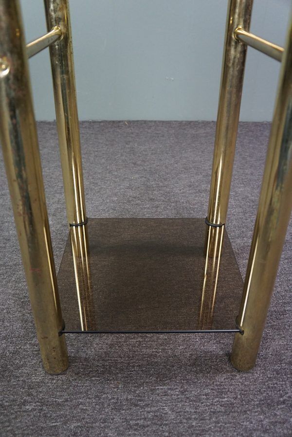 Gouden Hollywood Regency Bijzettafel Met Rookglas, Kolommodel photo Meubels