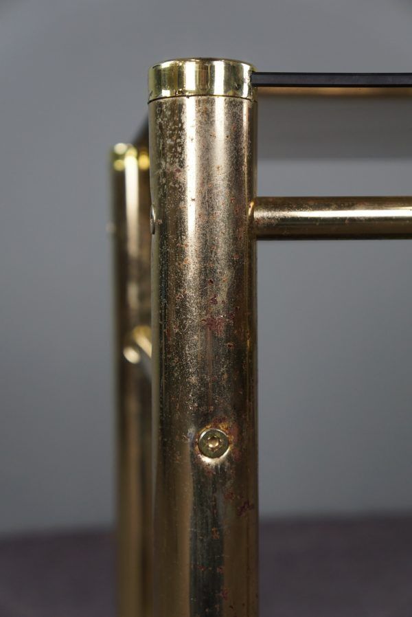Gouden Hollywood Regency Bijzettafel Met Rookglas, Kolommodel photo buy