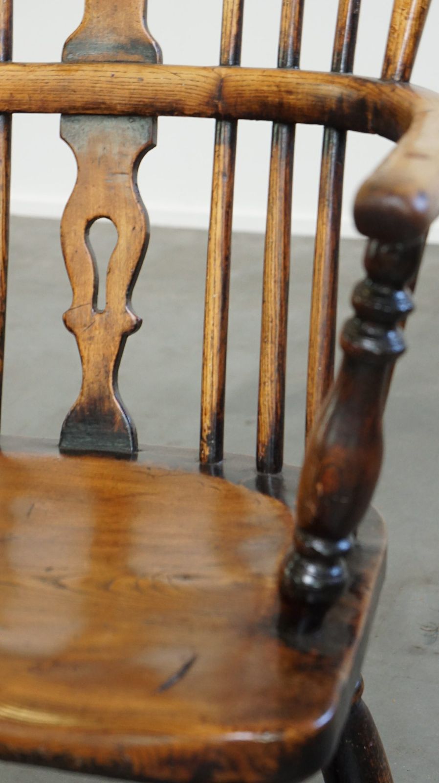 photo for sale Antieke Engelse Windsor-stoel met hoge rug en mooie patina