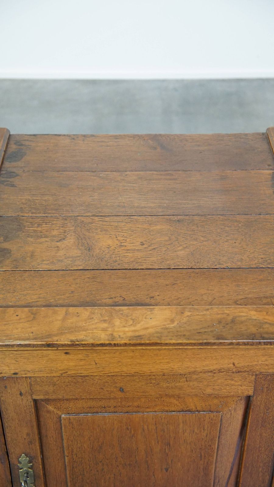 Antiek Engels Kastje Met één Deur – Bijzettafel, 19e Eeuw photo buy