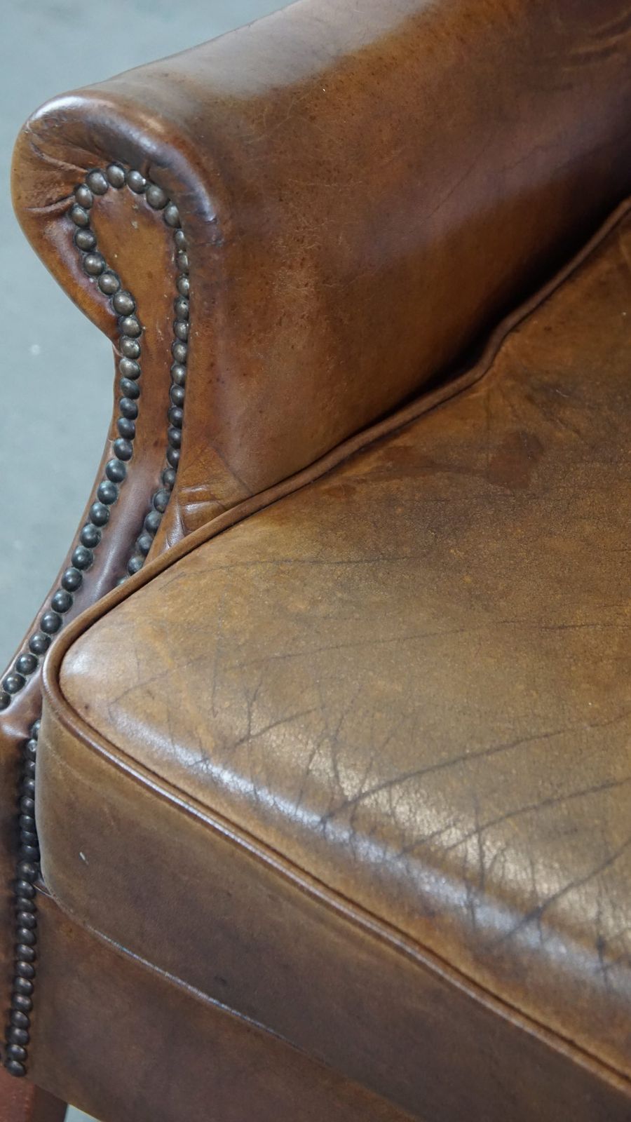 photo for sale Charmante Schapenleren Fauteuil Met Mooie Patina En Goed Zitcomfort
